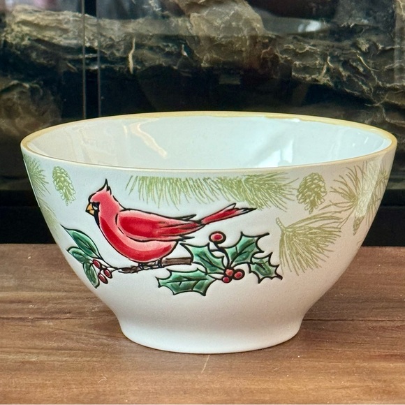 Red Robin with Holly & Berries 6” Traditional Holiday Bowl - Picture 5 of 7